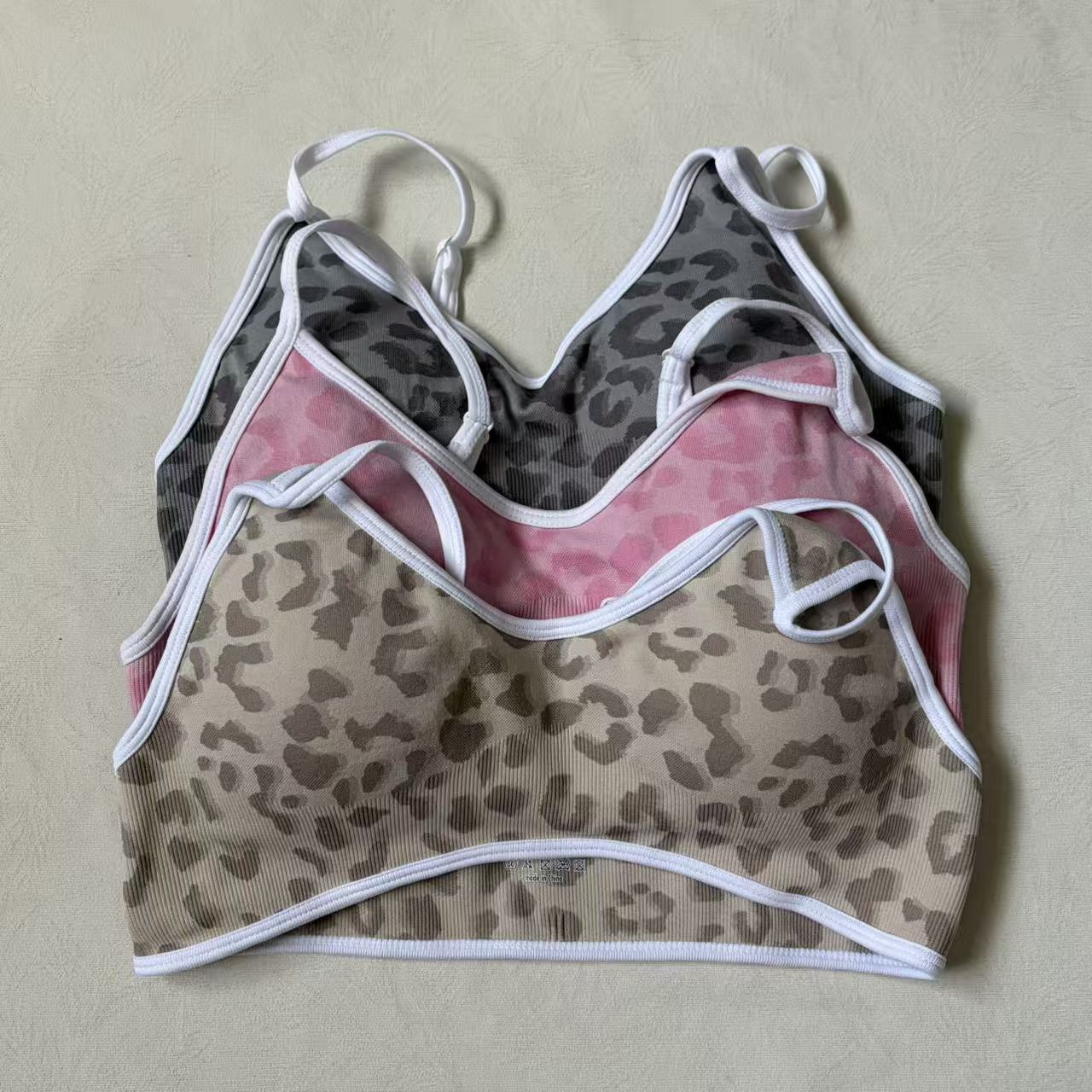로고 여성용 아름다운 뒷모습을 살려주는 스포츠 베스트  - Sports Bra Racerback 리뷰 및 가격